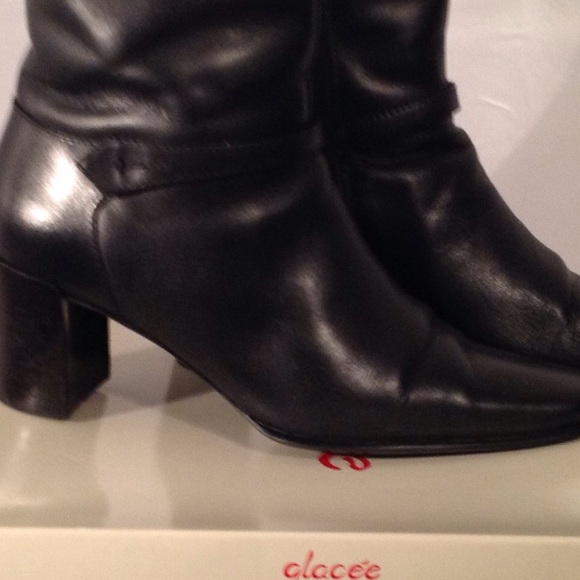 Boots - Picture 4 of 7